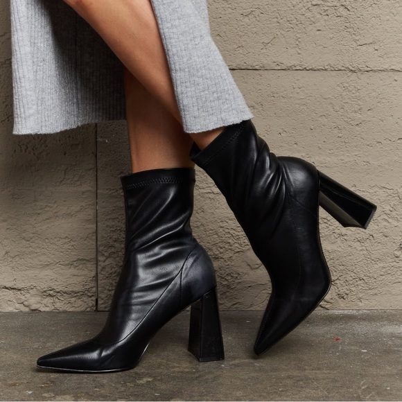 Black Pointed High Block Heel Boots - Picture 3 of 5